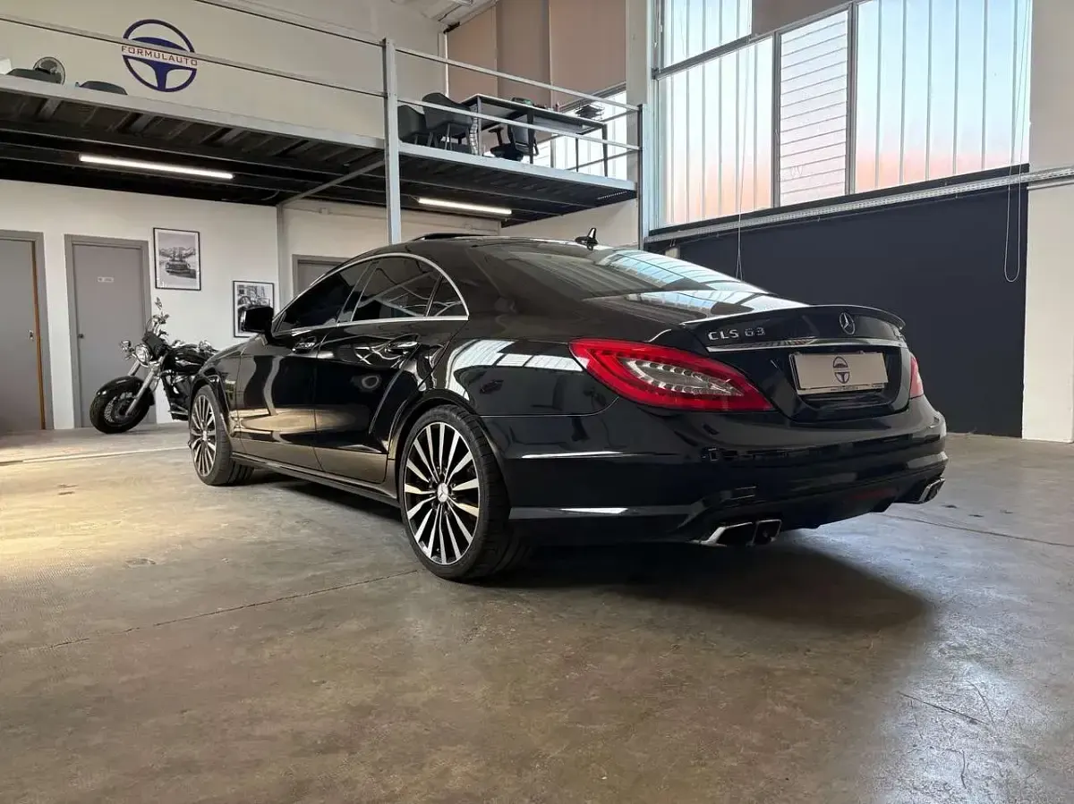 Usata Mercedes CLS63 AMG AMG 557 CV (409 kW) 2011 Nero Coupé