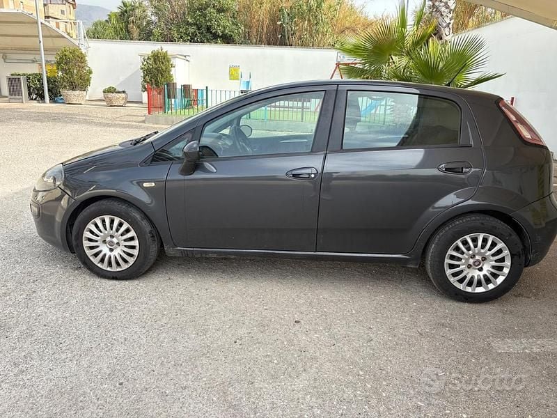 Nero Usata 2012 Fiat Punto Due volumi | 3000 € (Super prezzo) - Immagine 1/4
