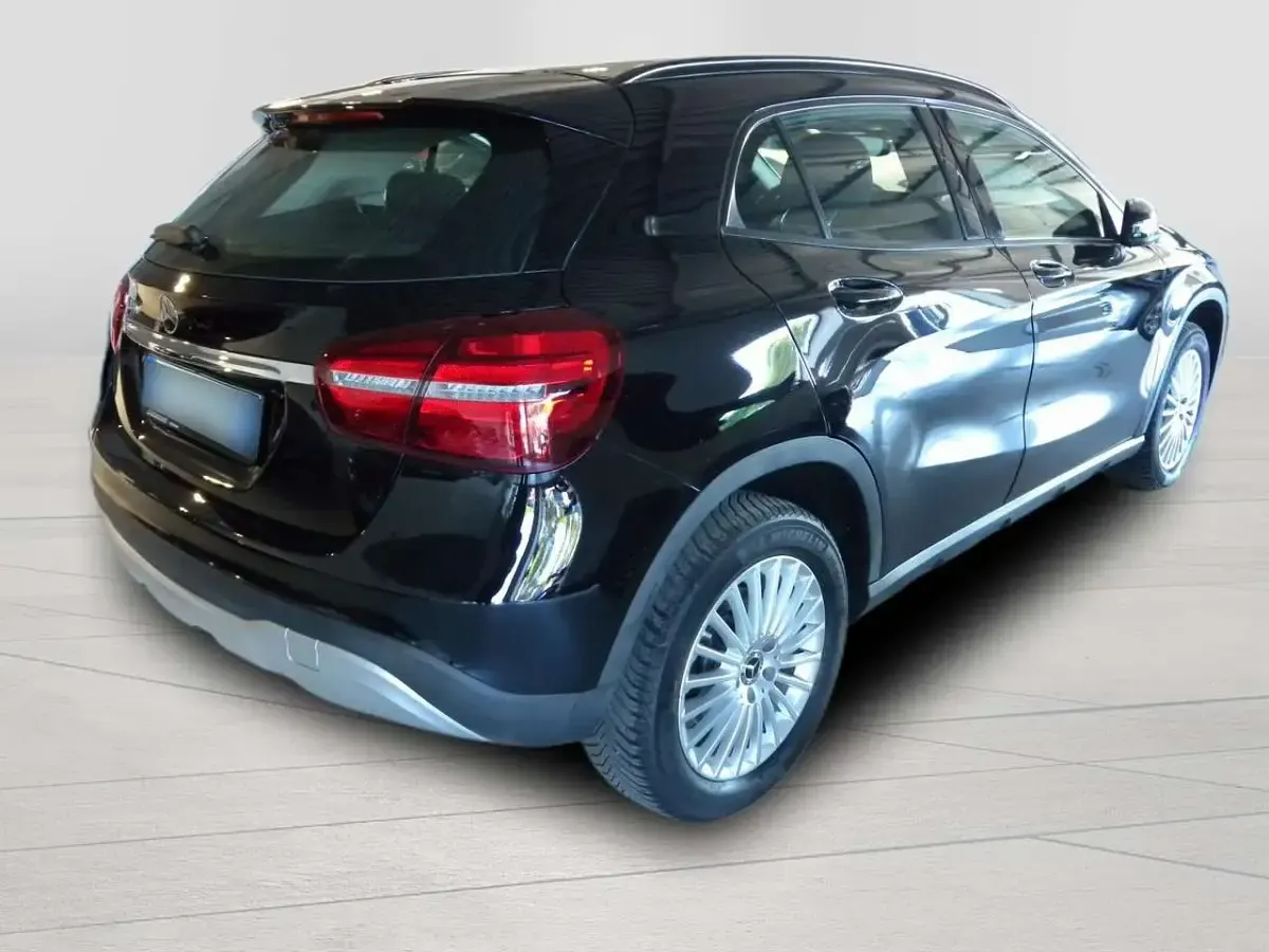 Usata Mercedes GLA180 Business 122 CV (89 kW) 2019 Nero SUV
