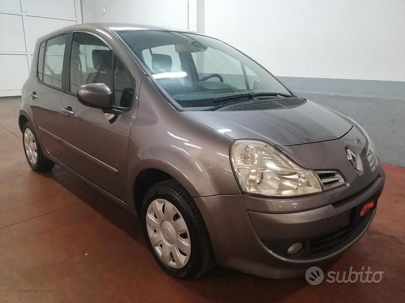 Grigio Usata 2012 Renault Modus Monovolume | 4500 € (Cara) - Immagine 1/4