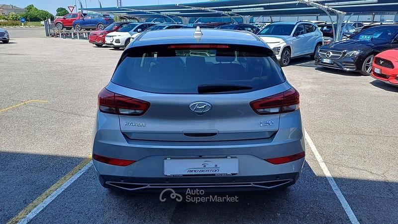 Usata Hyundai i30 Prime 120 CV (88 kW) 2022 Argento Berlina