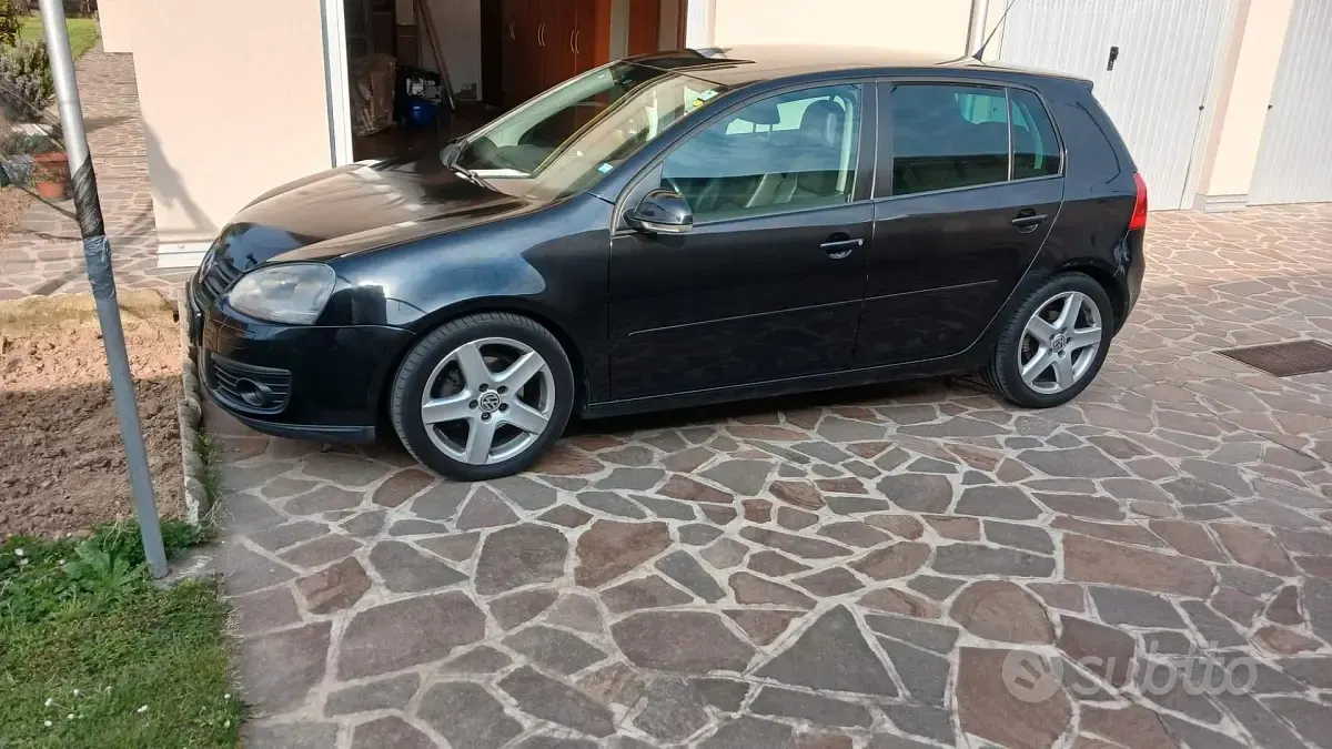 Usata VW Golf V 140 CV (102 kW) 2008 Nero Utilitaria