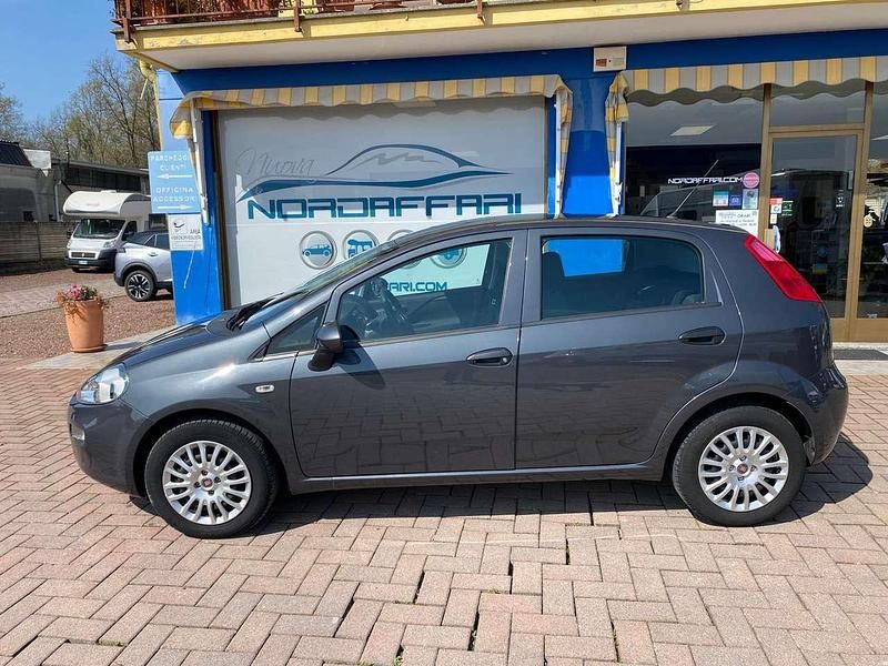 Usado Fiat Punto Street 69 CV (50 kW) 2017 Gris Utilitario