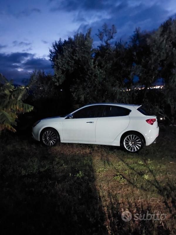 Usata Alfa Romeo Giulietta 170 CV (125 kW) 2010 Bianco Utilitaria