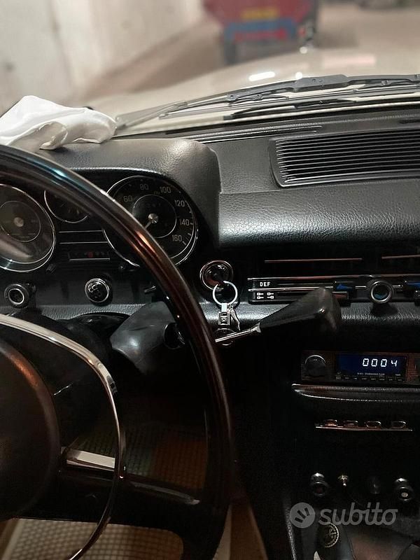 Usata 1970 Mercedes W115 Tre volumi | 12.000 € - Immagine 1/4