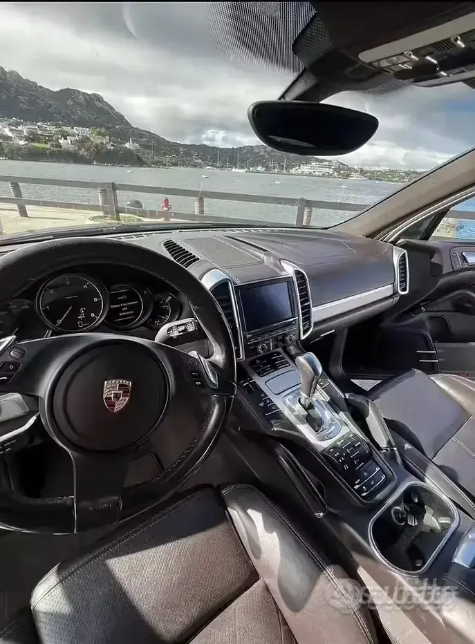 Usata Porsche Cayenne 239 CV (175 kW) 2011 Bluazzurro SUV