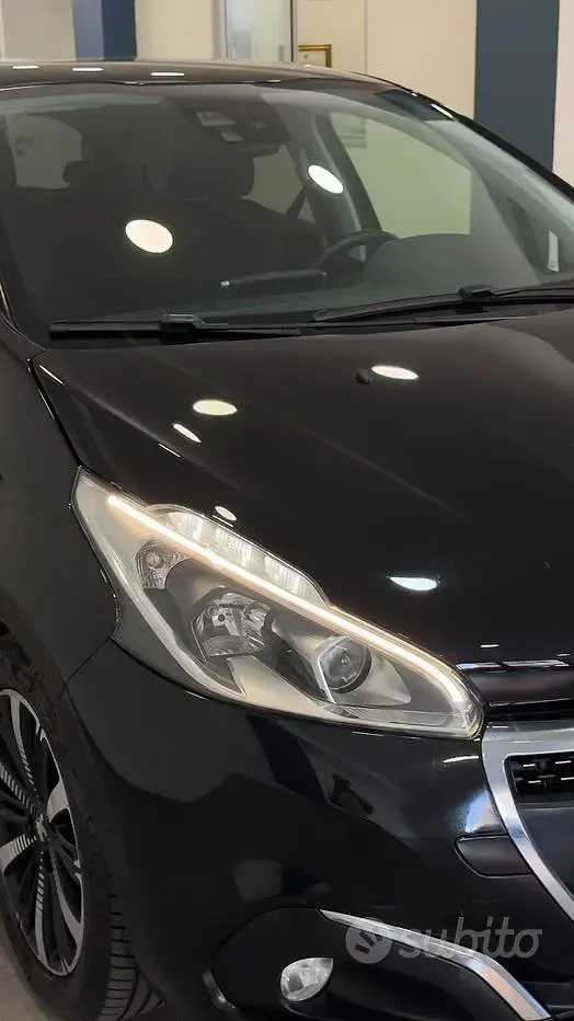 Usata Peugeot 208 Signature Sky 120 CV (88 kW) 2019 Nero Utilitaria