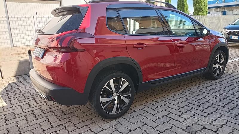 Usata Peugeot 2008 GT-line 110 CV (80 kW) 2017 Rosso SUV