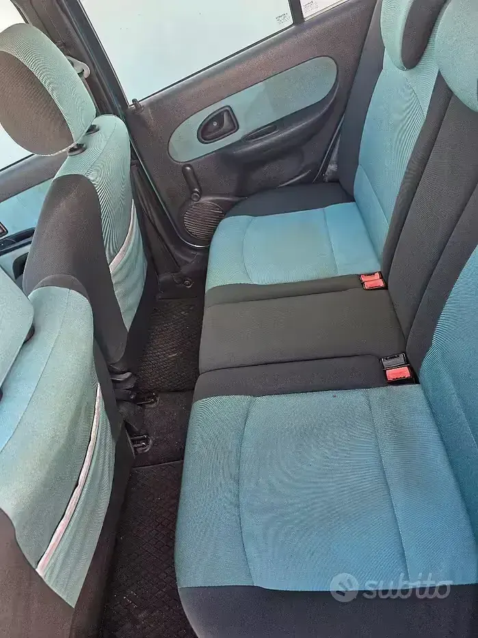Usata Renault Clio II 82 CV (60 kW) 2002 Bluazzurro Berlina
