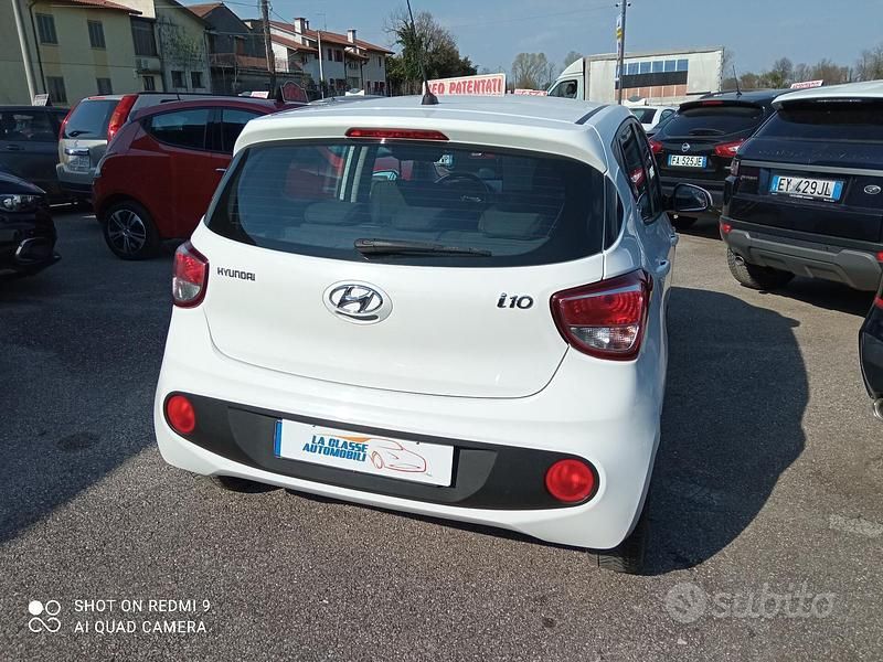 Usata Hyundai i10 66 CV (48 kW) 2022 Bianco Utilitaria