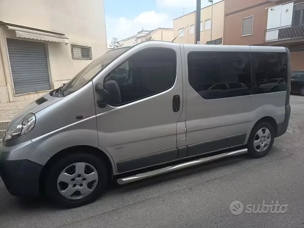 Usata Opel Vivaro 114 CV (83 kW) 2010 Grigio Monovolume