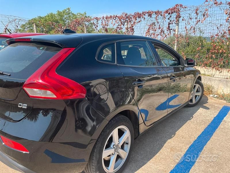 Usata Volvo V40 114 CV (83 kW) 2013 Nero Berlina
