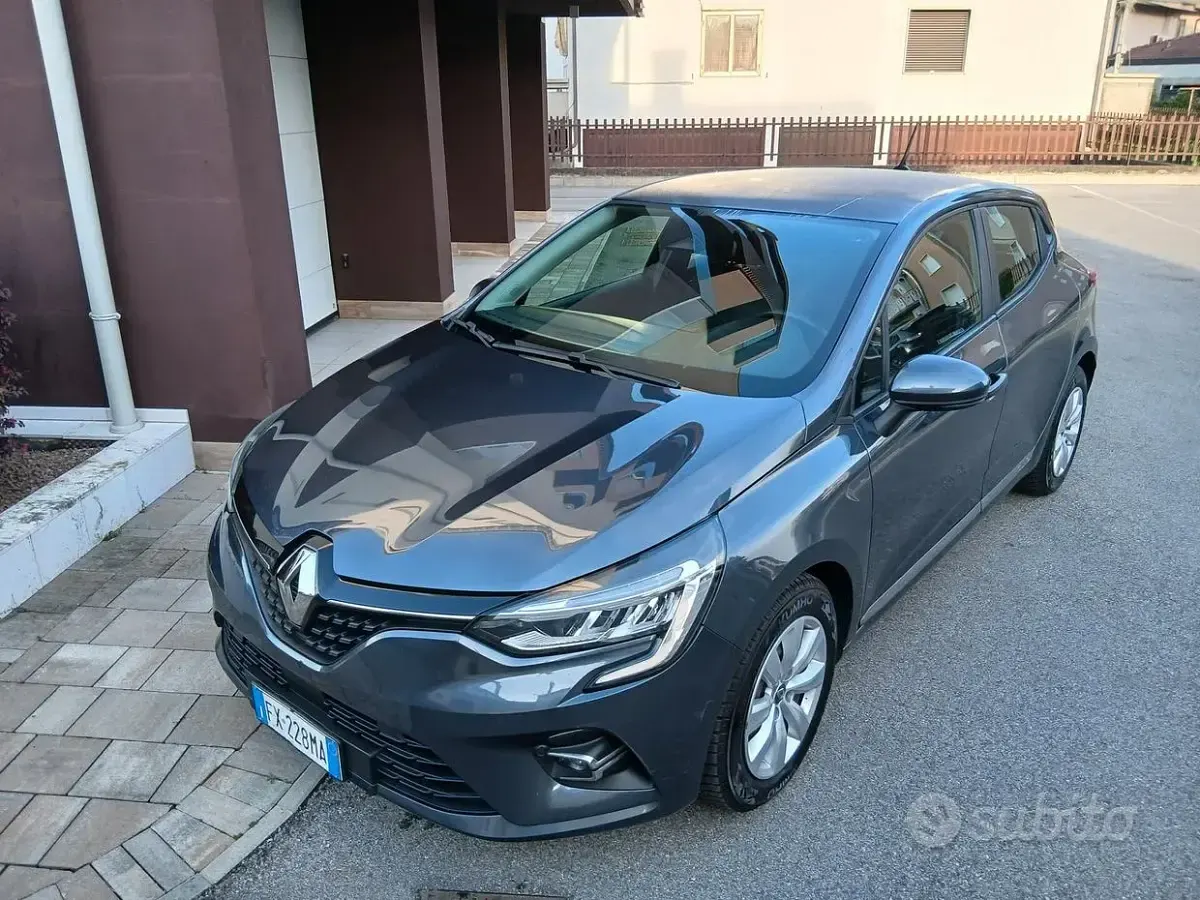 Second-hand Renault Clio IV Zen 101 CP (74 kW) 2019 Gri Berlinǎ