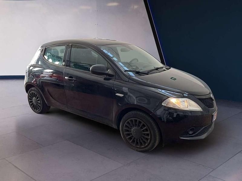 Usata Lancia Ypsilon Silver 71 CV (52 kW) 2021 Nero Utilitaria