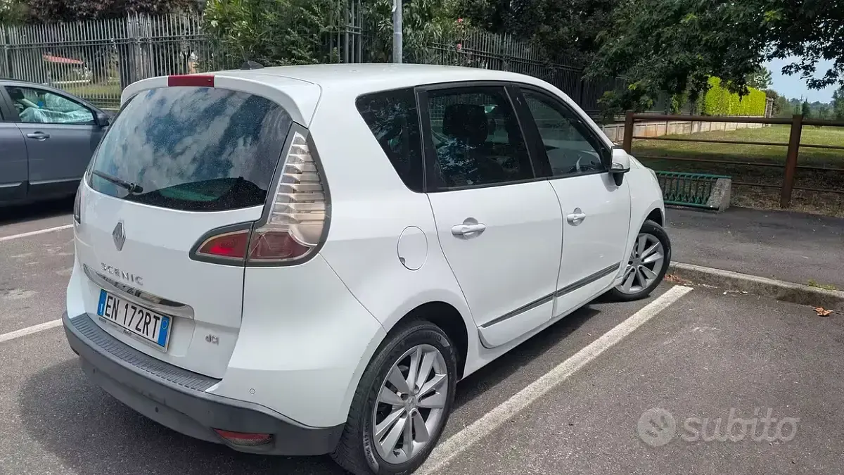 Usata Renault Scénic III XMOD 110 CV (80 kW) 2012 Bianco Monovolume