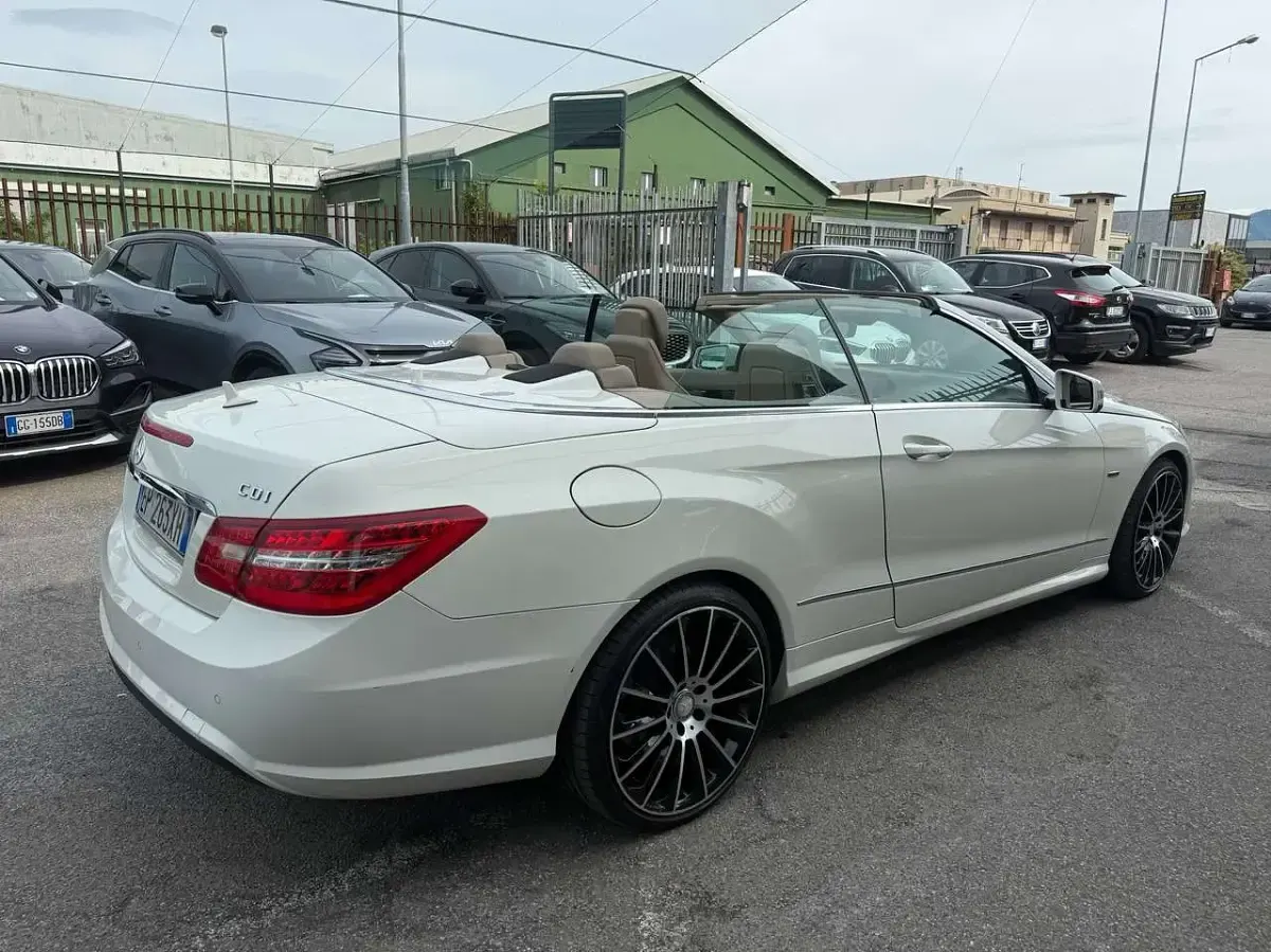 Usata Mercedes E250 204 CV (150 kW) 2013 Bianco Cabrio