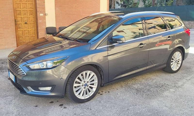Grigio Usata 2014 Ford Focus Business Edition Station wagon | 6300 € (Buon prezzo) - Immagine 1/4