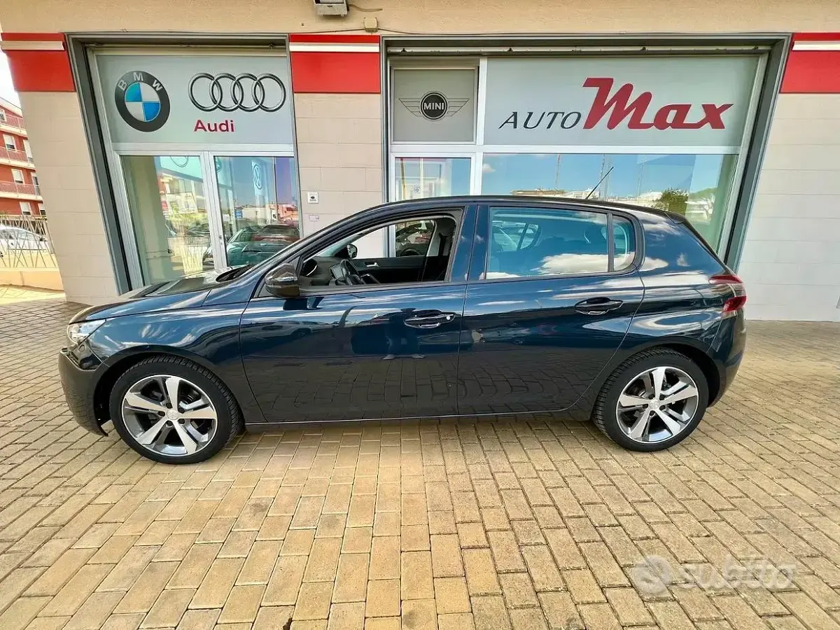 Usata Peugeot 308 Allure 120 CV (88 kW) 2018 Blu scuro met. Berlina