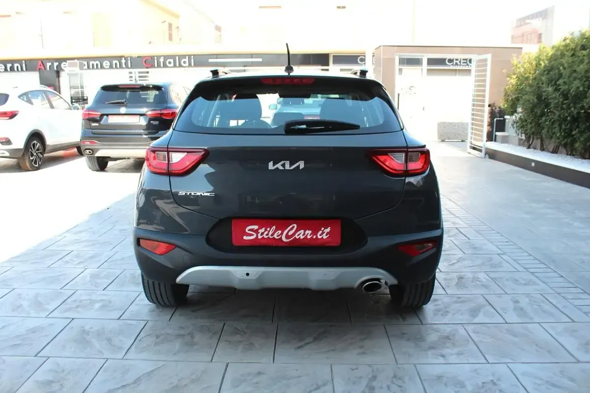 Usata Kia Stonic Style 101 CV (74 kW) 2022 Grigio SUV