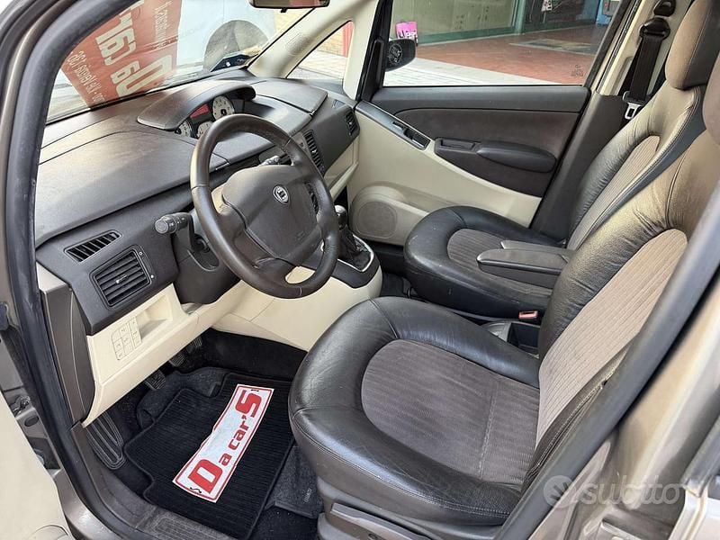 Usata Lancia Musa 101 CV (74 kW) 2006 Grigio Monovolume