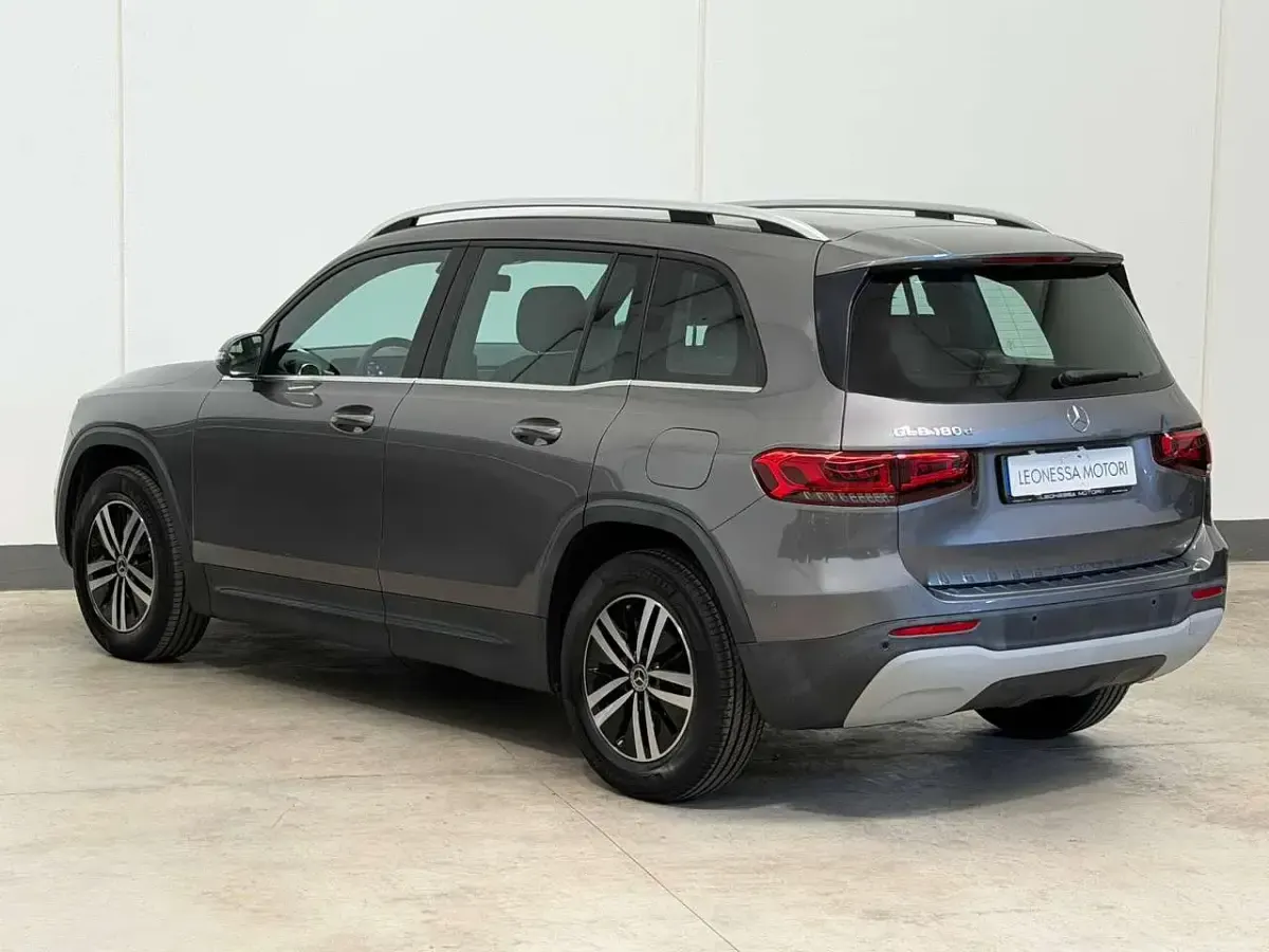 Usata Mercedes GLB180 116 CV (85 kW) 2021 Grigio SUV