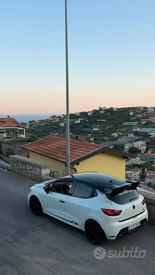 Usata Renault Clio IV R.S. 200 CV (147 kW) 2015 Berlina