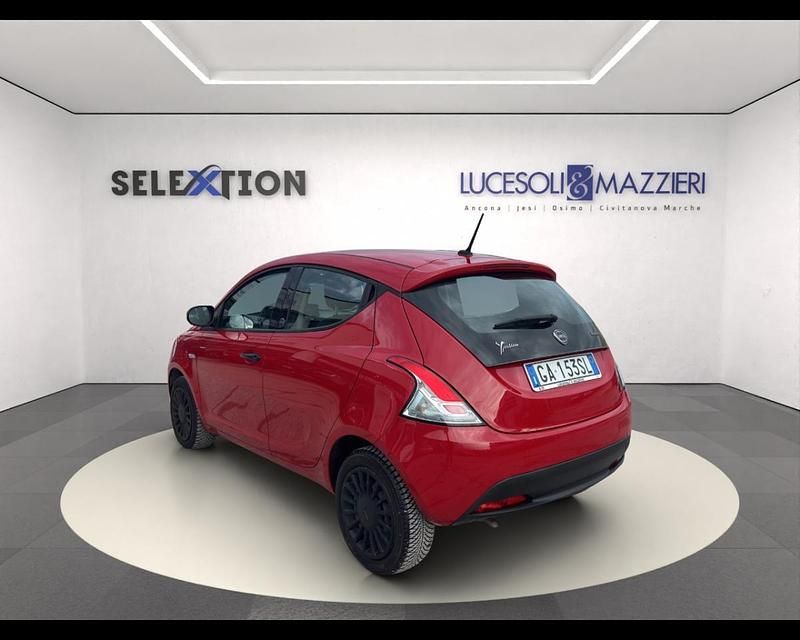 Usado Lancia Ypsilon S 69 HP (50 kW) 2020 Vermelho Citadino