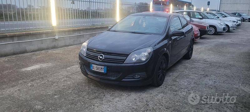 Usata Opel Astra GTC Cosmo 101 CV (74 kW) 2007 Nero Coupé
