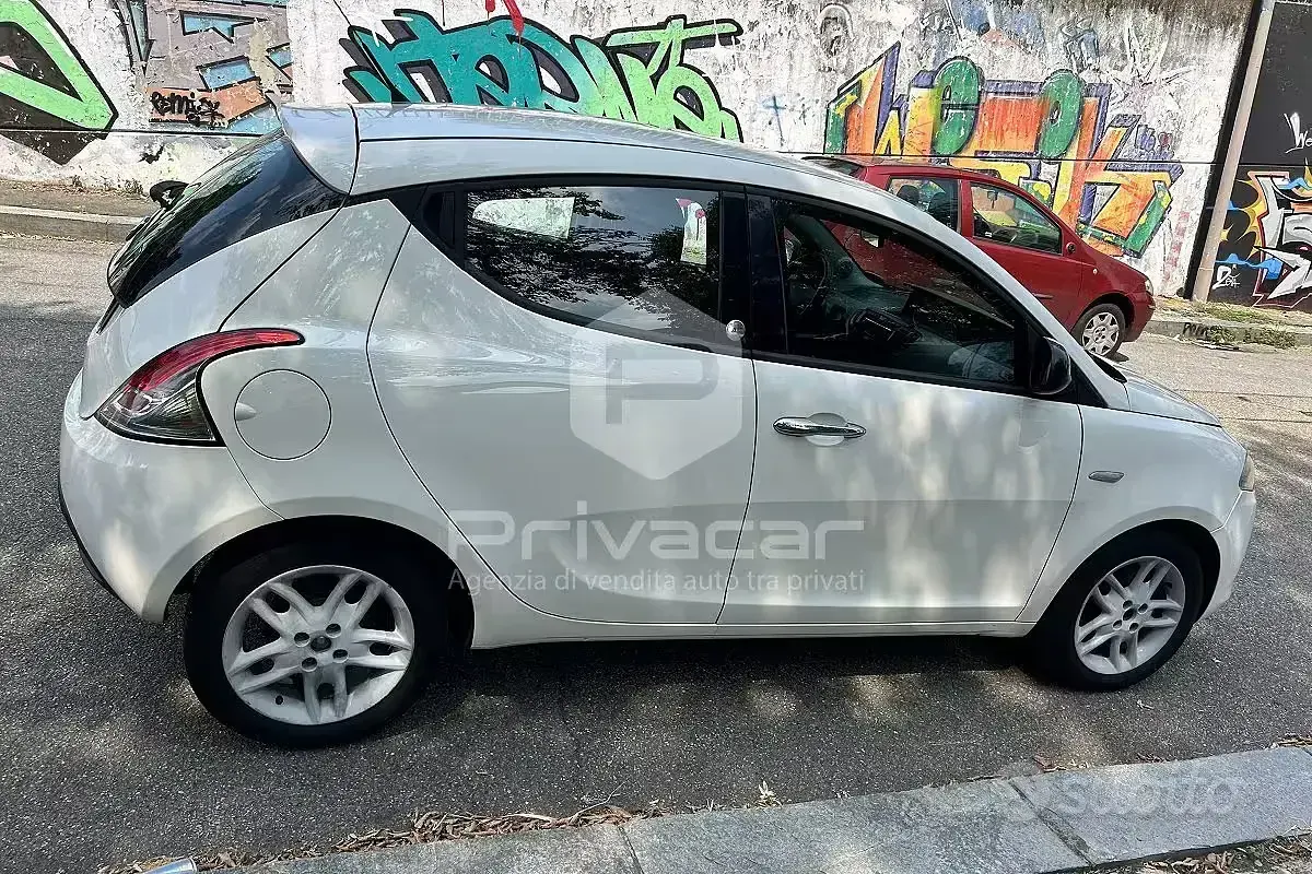 Usata Lancia Ypsilon Silver 69 CV (50 kW) 2012 Bianco Utilitaria
