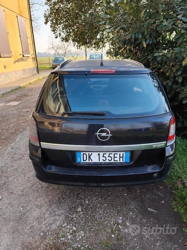 Usata Opel Astra 82 CV (60 kW) 2007 Nero Station wagon