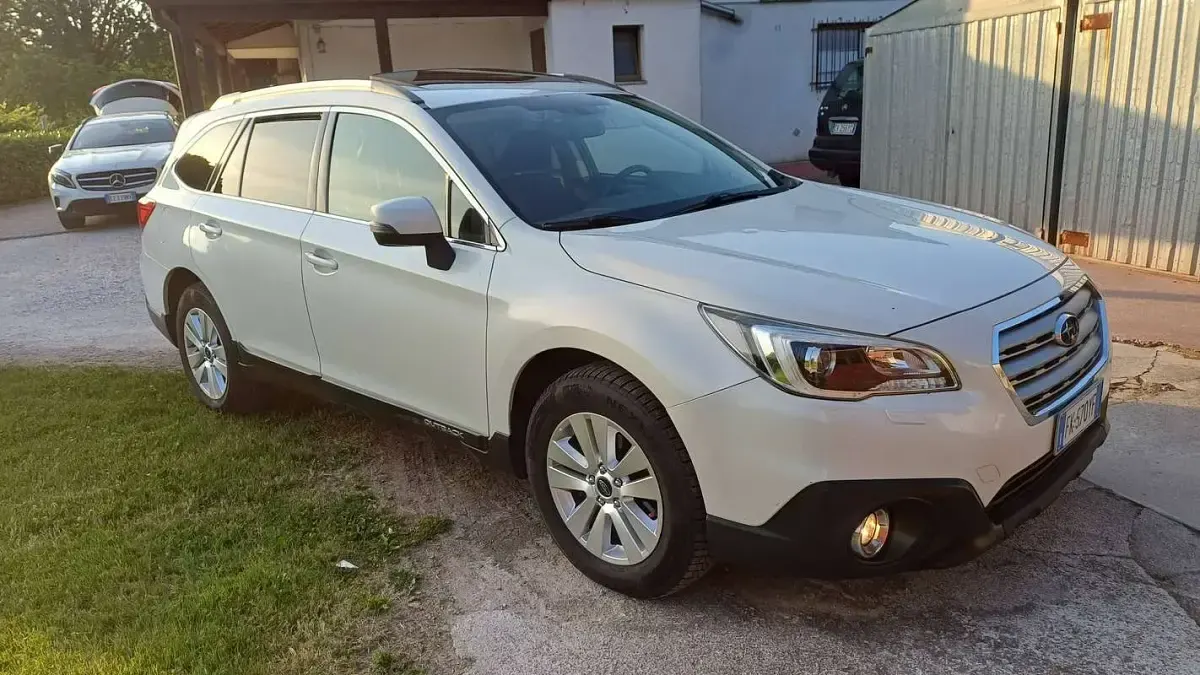 Usata Subaru Outback Style 150 CV (110 kW) 2017 Bianco Station wagon