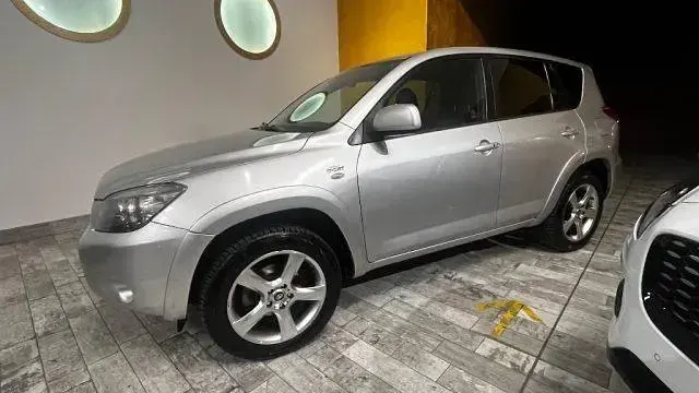 Usado Toyota RAV4 Luxury 177 CV (130 kW) 2009 Plateado SUV