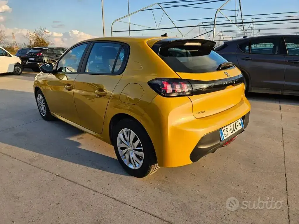 Usata Peugeot 208 Active 75 CV (55 kW) 2023 Giallo faro (metallizzato) Utilitaria