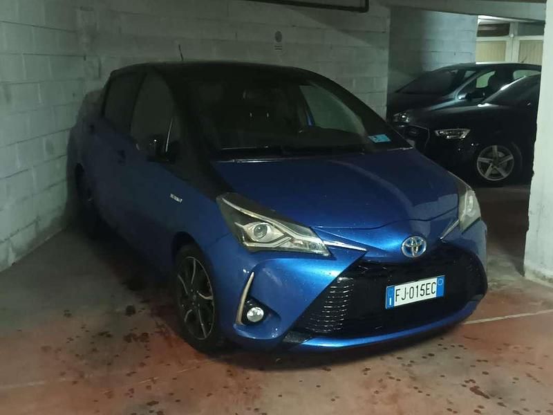 Usata Toyota Yaris Hybrid Edition 73 CV (53 kW) 2017 Blu/azzurro Berlina