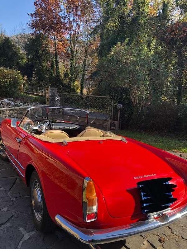 Usata Alfa Romeo 2000 144 CV (105 kW) 1959 Rosso Cabrio