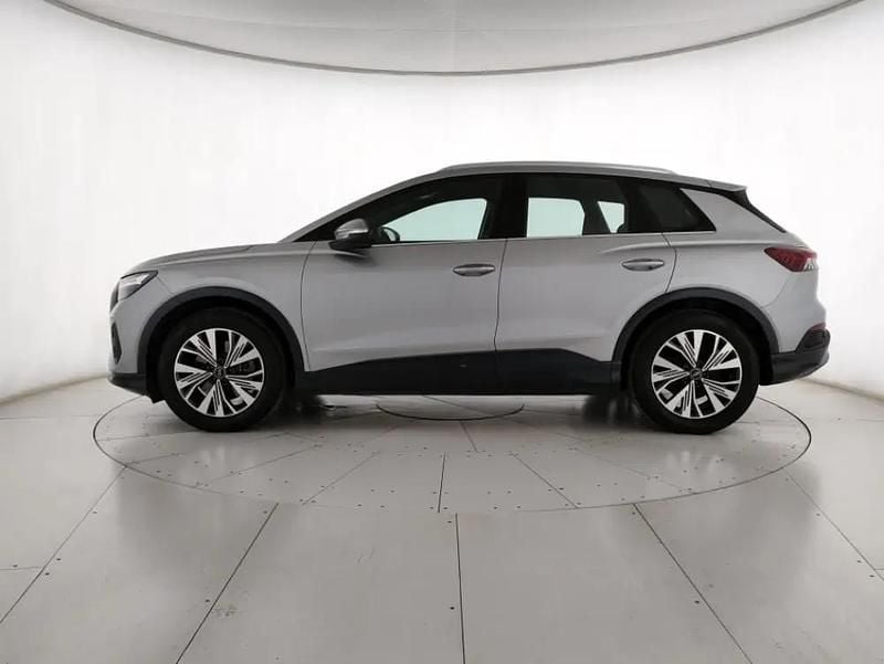 Usata Audi Q4 e-tron Advanced Plus 150 kW (204 CV) 2022 Argento floret metallizzato SUV