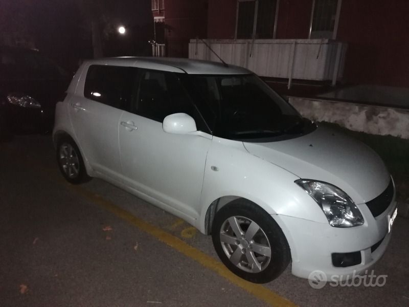 Gebraucht Suzuki Swift 75 PS (55 kW) 2011 Weiß Kleinwagen