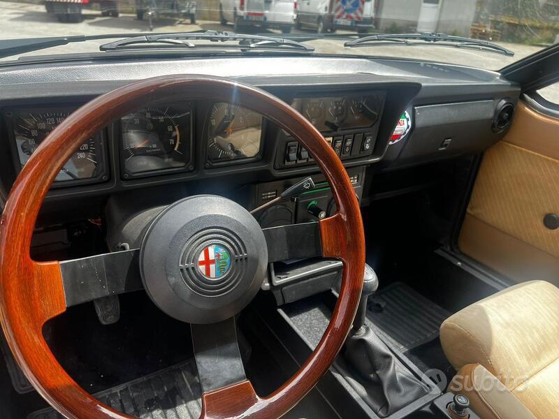 Usato 1982 Alfa Romeo GTV 2.0 Benzin 130 CV (13.800 €)