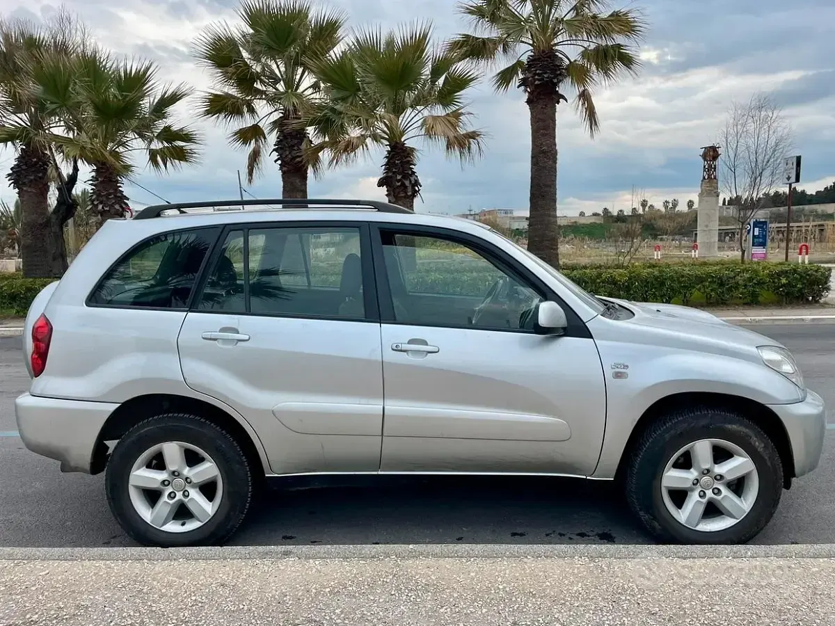 Usata Toyota RAV4 Sol 116 CV (85 kW) 2004 Grigio SUV