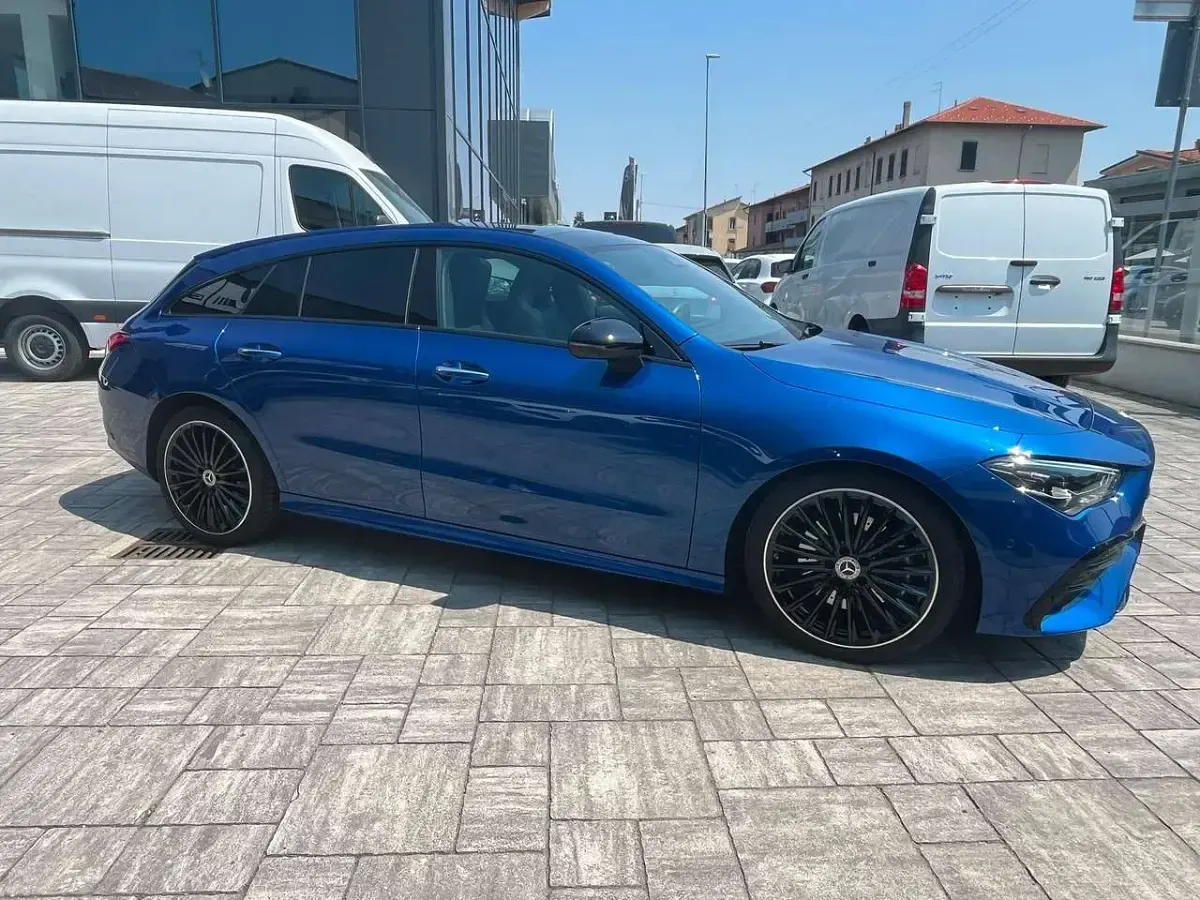 Usata Mercedes CLA200 Shooting Brake AMG Line Premium 163 CV (119 kW) 2025 Corallo Station wagon