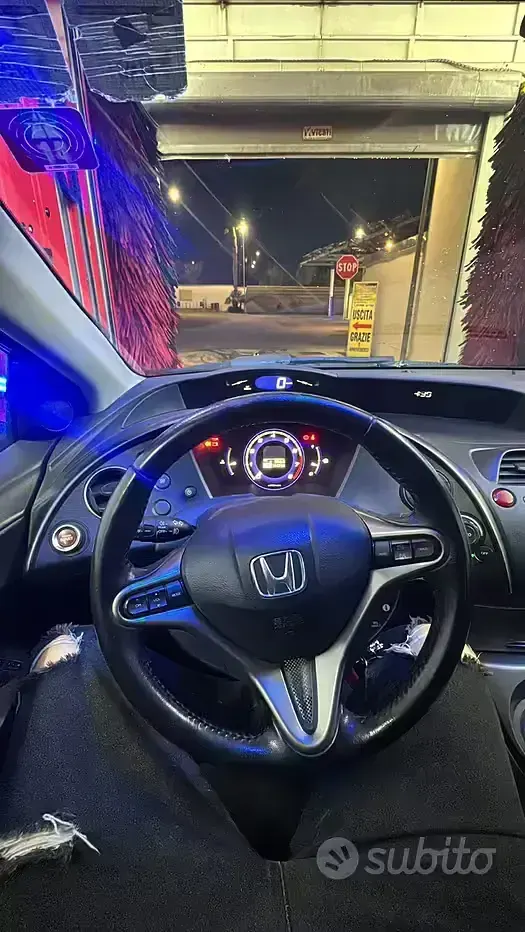 Usata Honda Civic 99 CV (72 kW) 2011 Rosso Berlina