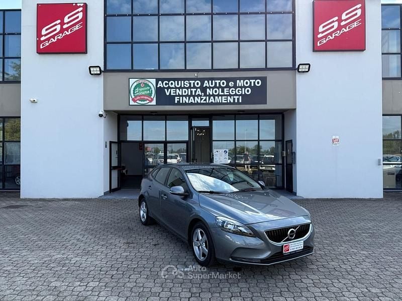 Grigio Usata 2018 Volvo V40 Business Edition Tre volumi | 10.300 € (Buon prezzo) - Immagine 1/4