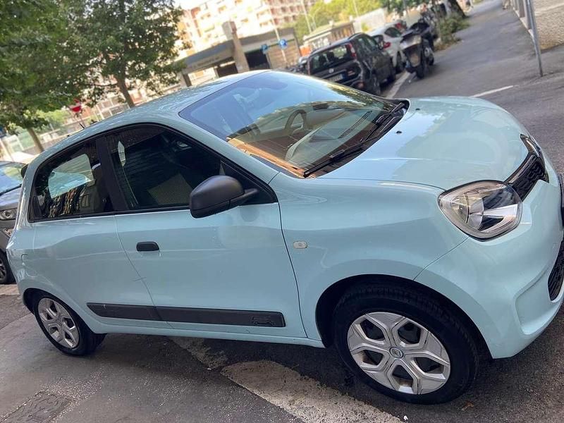 Usata Renault Twingo Life 30 kW (42 CV) 2023 Blu/azzurro Utilitaria