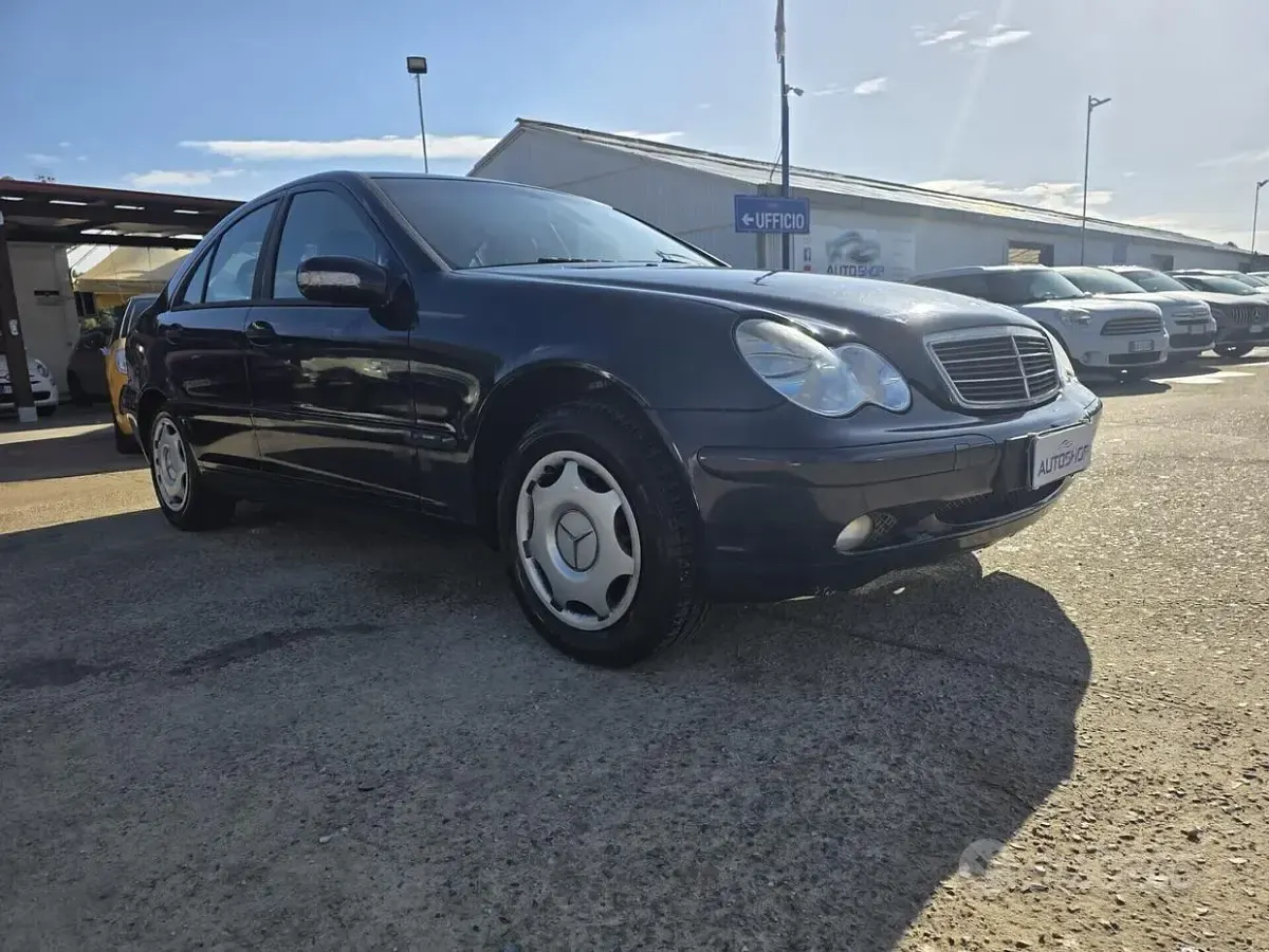 Usata Mercedes C200 Classic 122 CV (89 kW) 2006 Blu Berlina