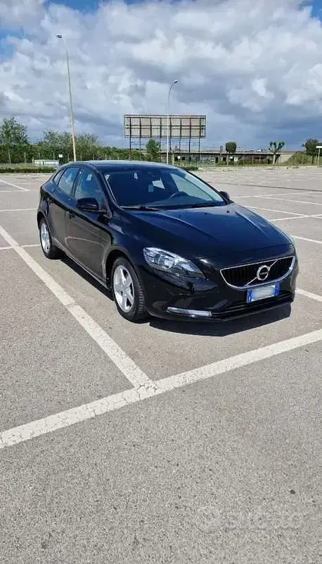 Usata Volvo V40 Business Edition 120 CV (88 kW) 2018 Berlina