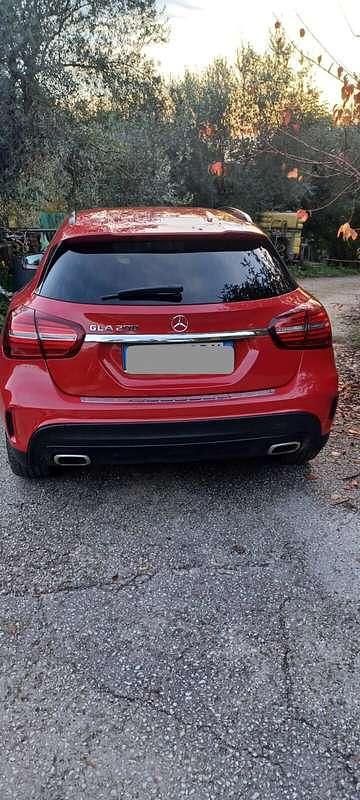 Usata Mercedes GLA200 Premium 156 CV (114 kW) 2020 Rosso SUV