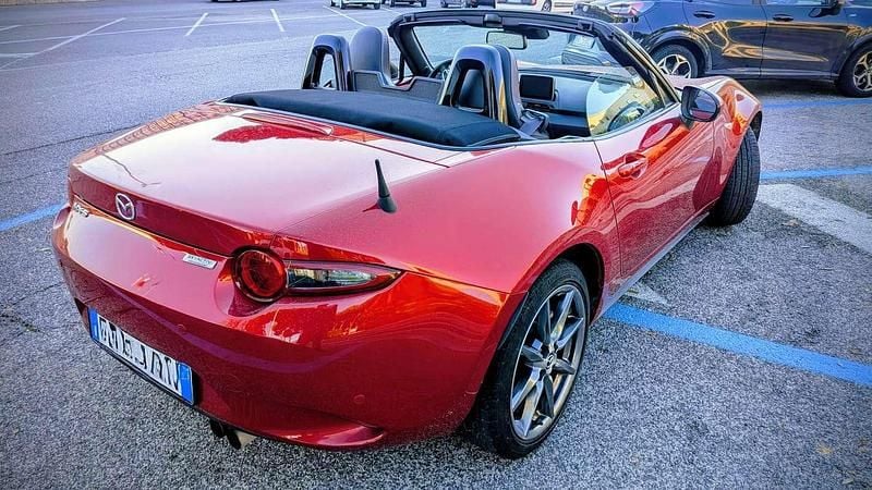 Usata Mazda MX5 Inclusive 160 CV (117 kW) 2016 Rosso Cabrio