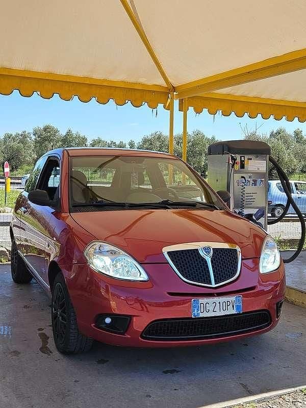 Usata Lancia Ypsilon 75 CV (55 kW) 2007 Rosso Utilitaria