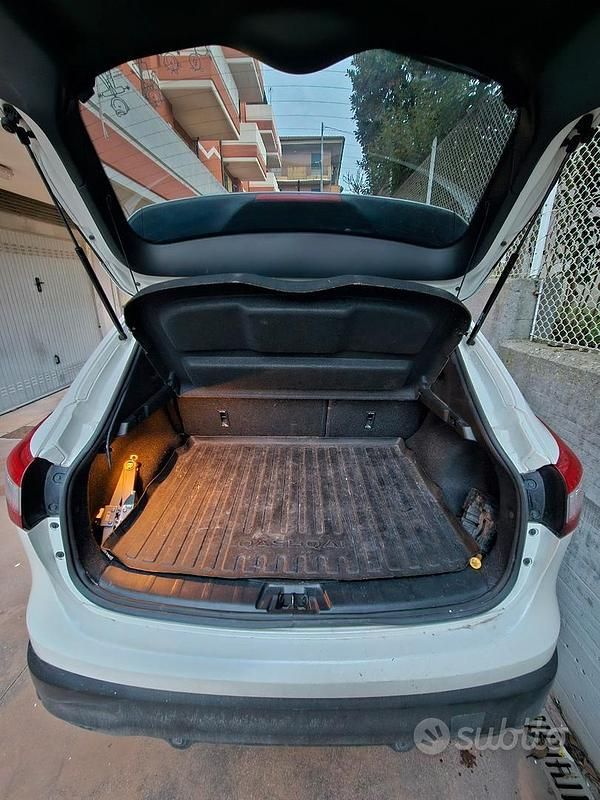 Usata Nissan Qashqai Tekna 110 CV (80 kW) 2014 Bianco SUV