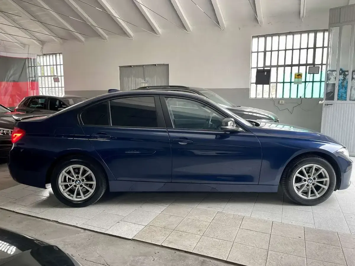 Usata BMW 318 Advantage 150 CV (110 kW) 2018 Blu/azzurro Berlina